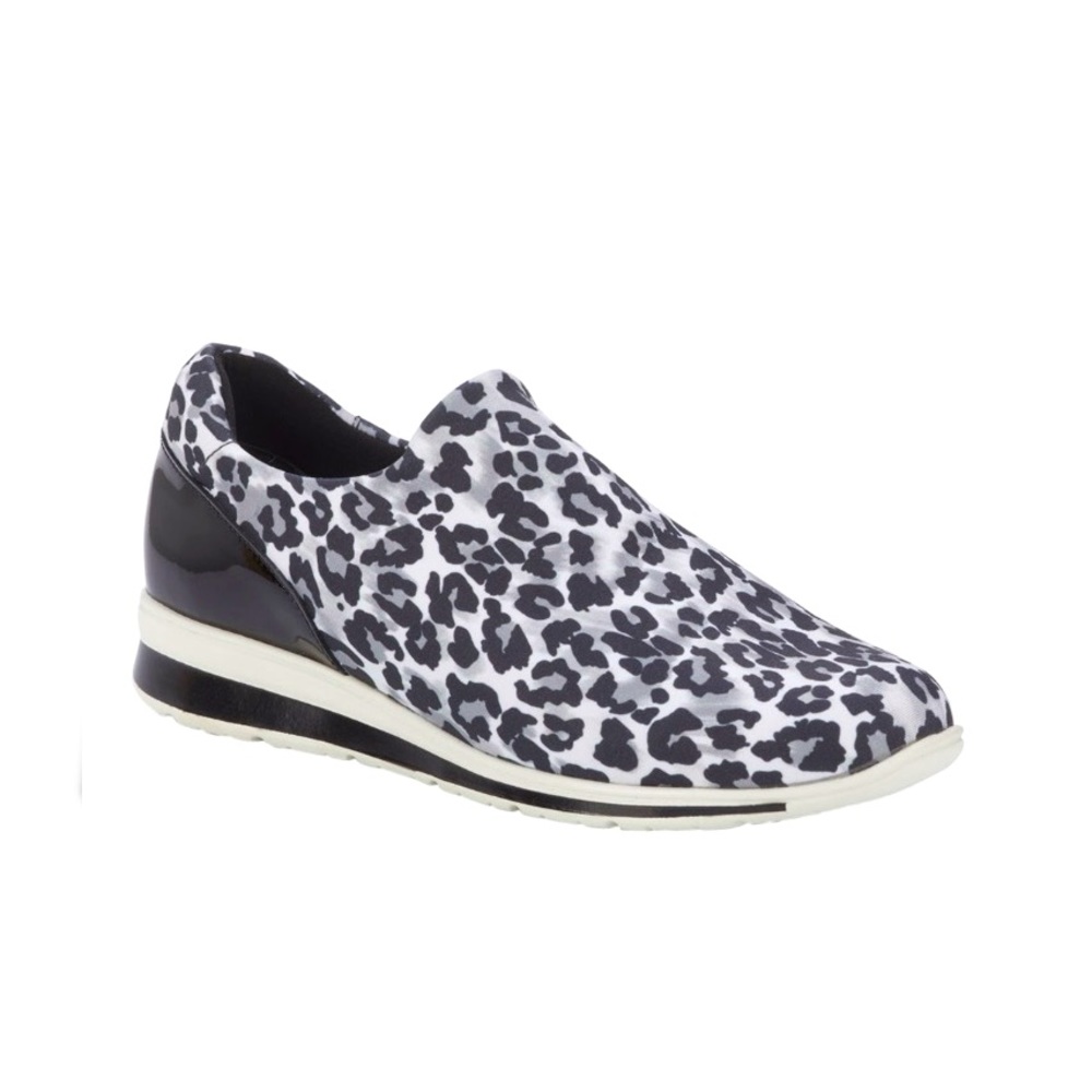 Walking Cradles Black & Snow Leopard Dash Sneakers Women’s Size 6 Wide or 6W
